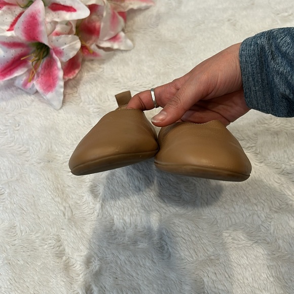 Everlane Italian Leather ‘The Day Glove’ Camel Flats - Picture 8 of 14